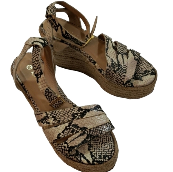 Kaanas~Size 6~Black/Ivory Galapagos Sandals NEW. - Picture 1 of 9